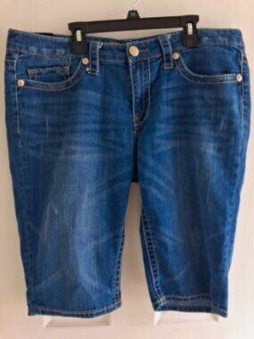 Seven7 Women’s Blue Denim Capri Jeans Size 31 Medium Wash 5-Pocket Button Zip